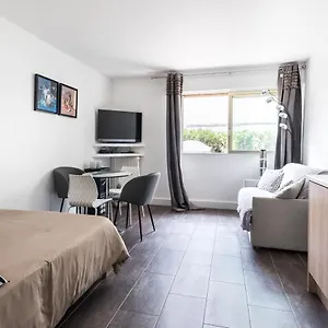  Апартаменты Artois Studio