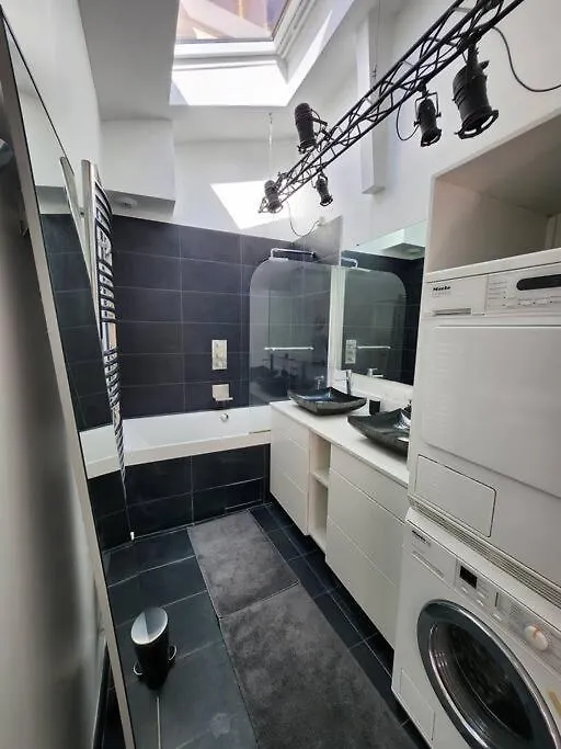 Appartement 3 Chambres Paris 8 0*,  France